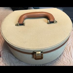 Wolf Designs portable jewelry case